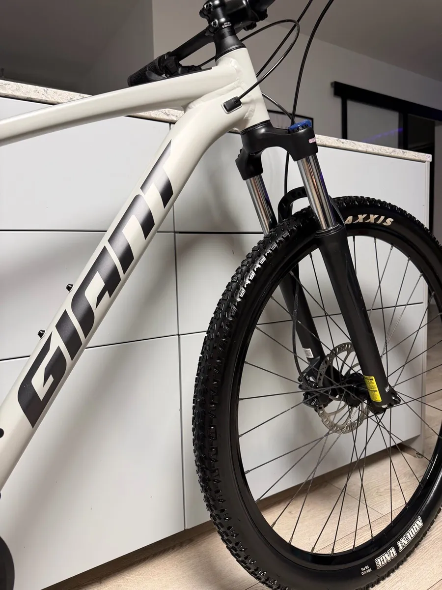 GIANT Talon 2 Hardtail Bike (Like NEW) - Image 3