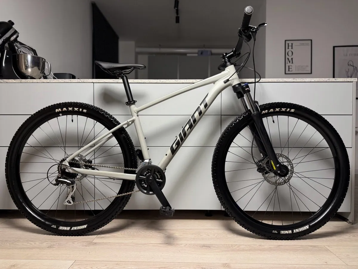 GIANT Talon 2 Hardtail Bike (Like NEW) - Image 1