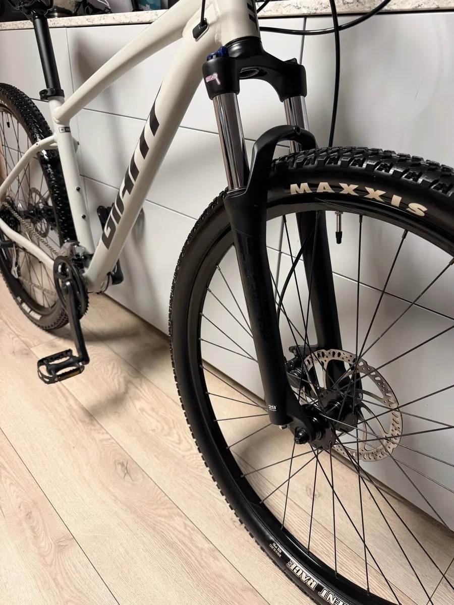 GIANT Talon 2 Hardtail Bike (Like NEW) - Image 4