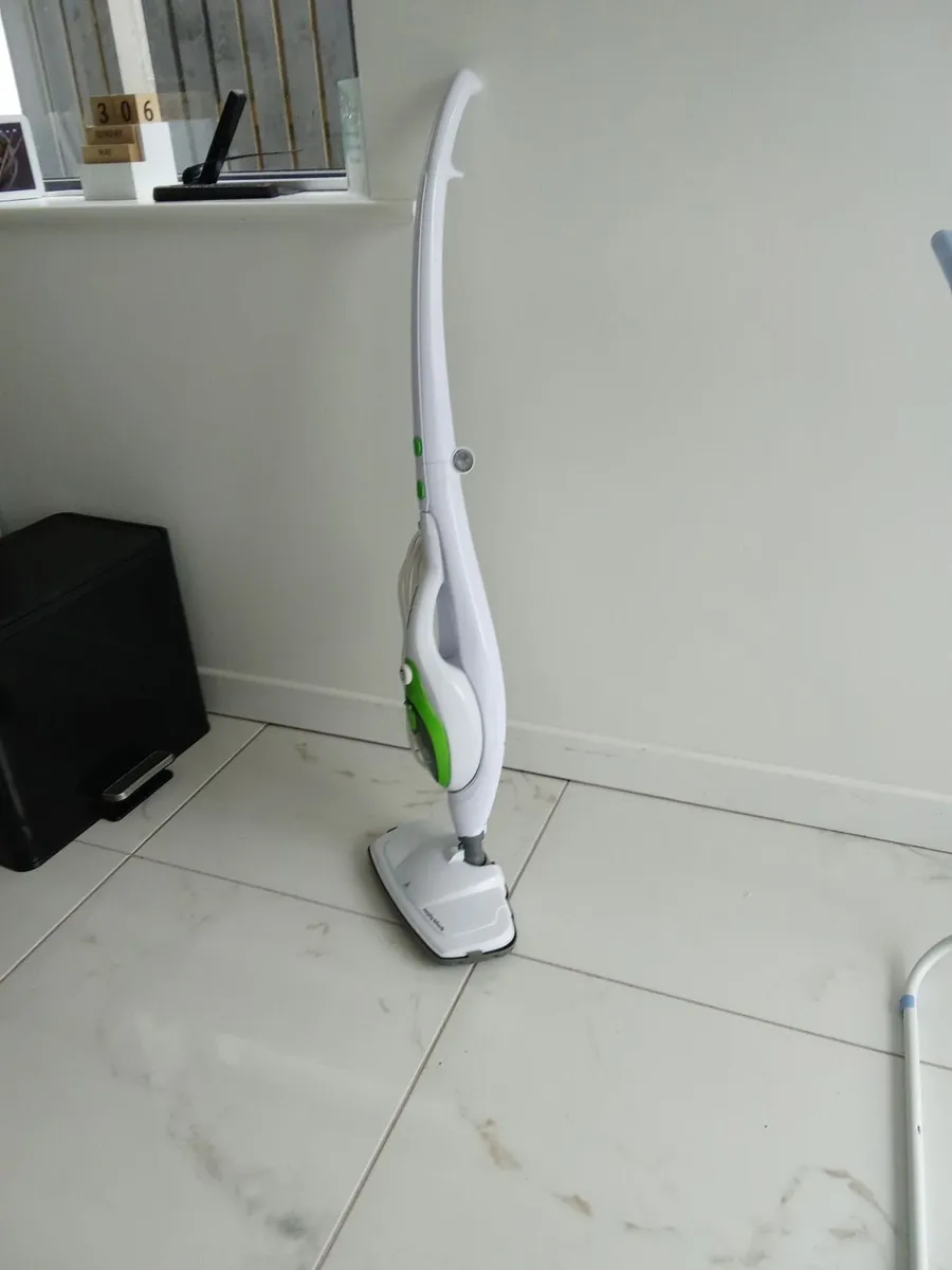 Electric steam mop in new condition - Image 2