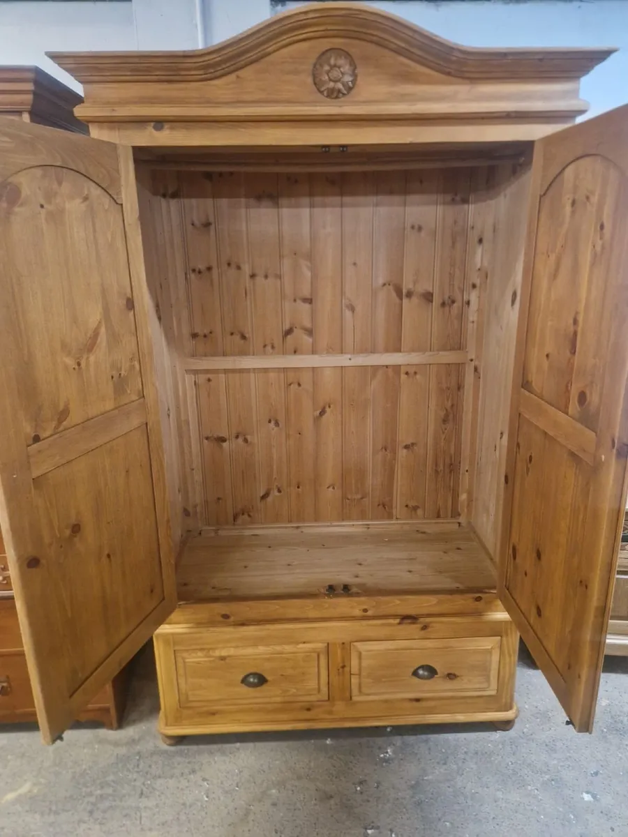 Vintage 4ft wide pine wardrobe - Image 2