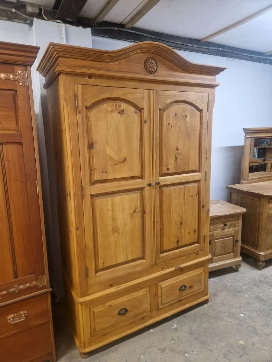 Vintage 4ft wide pine wardrobe - Image 3