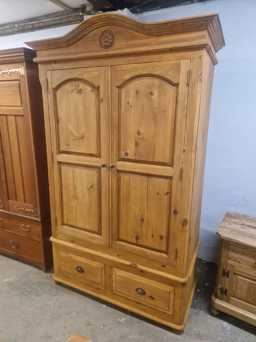 Vintage 4ft wide pine wardrobe - Image 1