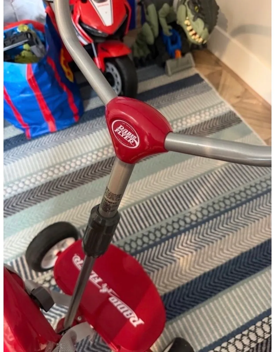 Radio Flyer 4-in-1 grow-with-me stroller tricycle - Image 4
