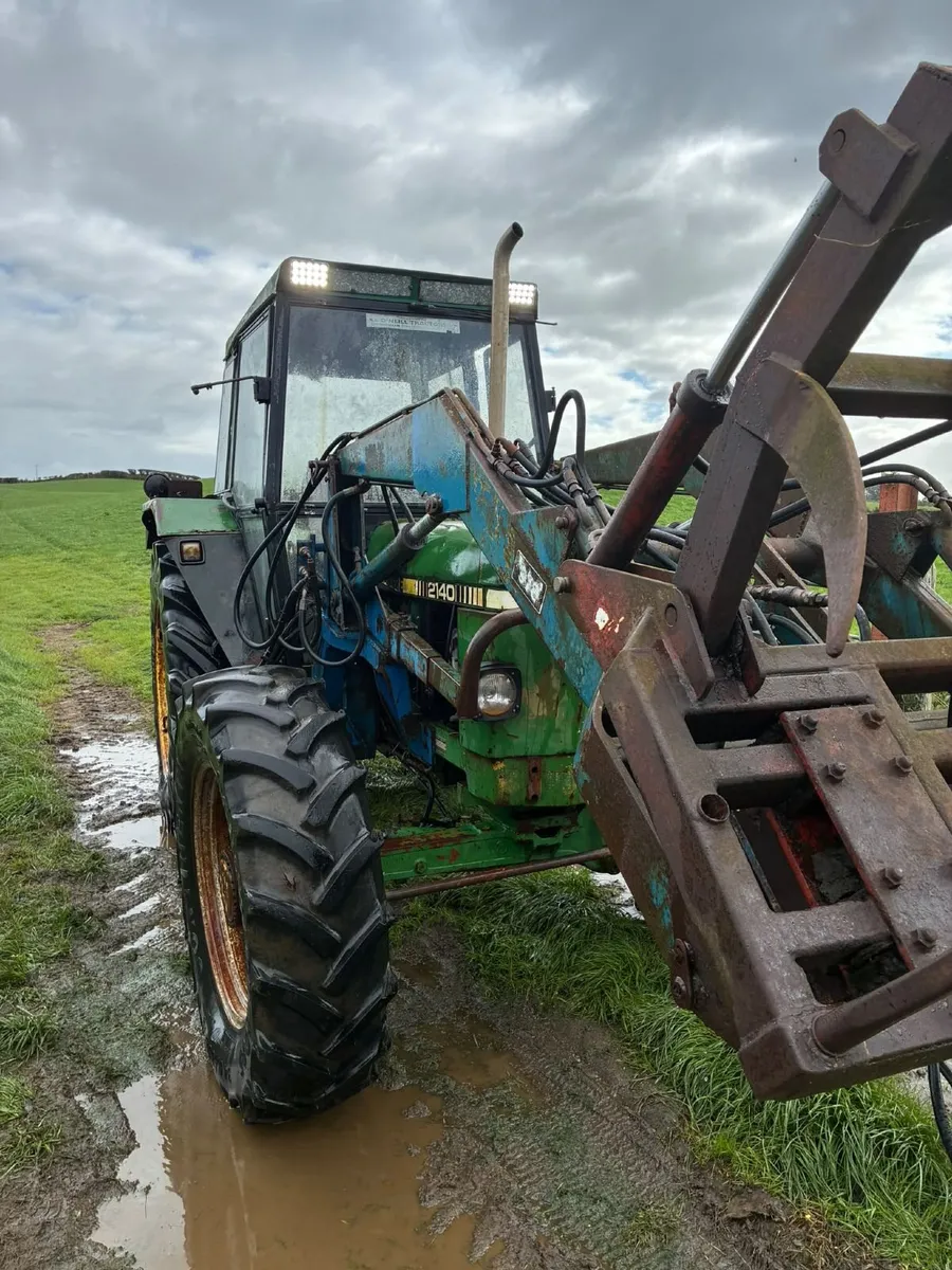 John Deere 2140 - Image 1