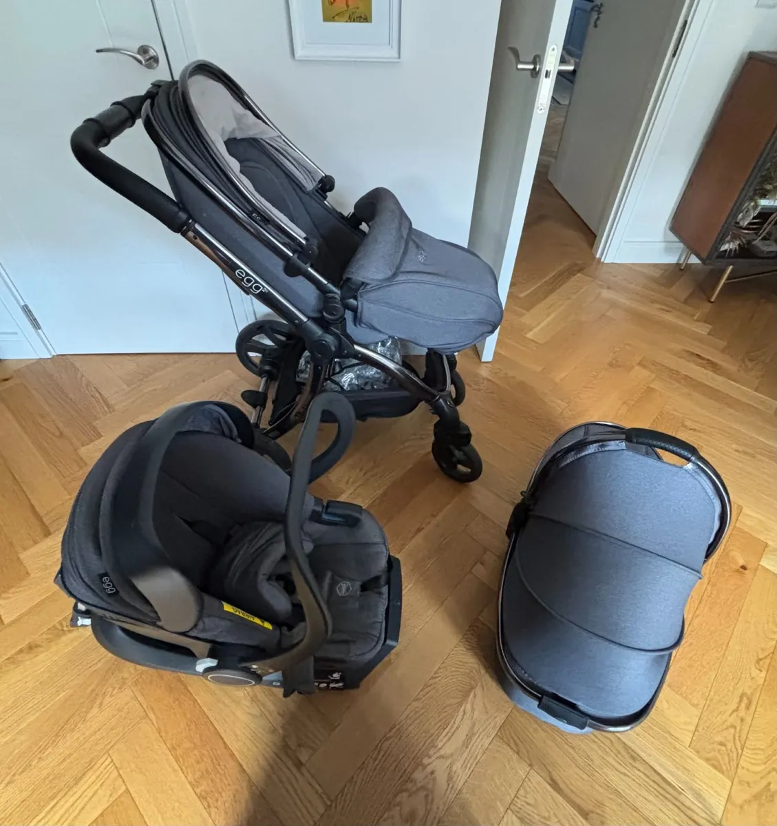 Egg2 Luxury Travel System Pram, Carrycot, Car Seat - Image 3