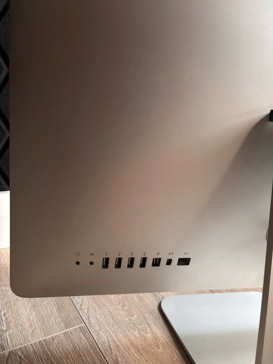 iMac 21.5 inch Mid 2010 - Image 4