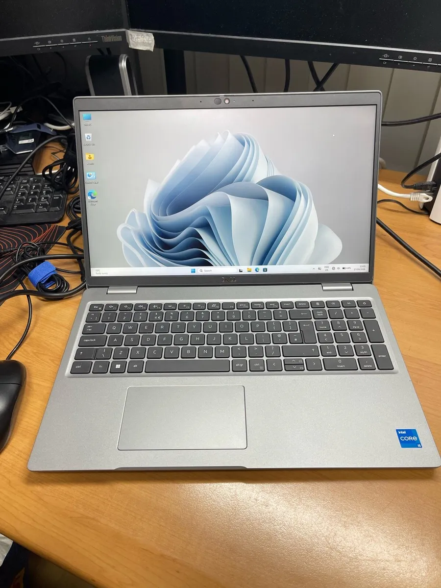 Dell latitude 5530 i5 processor 8/256 - Image 1