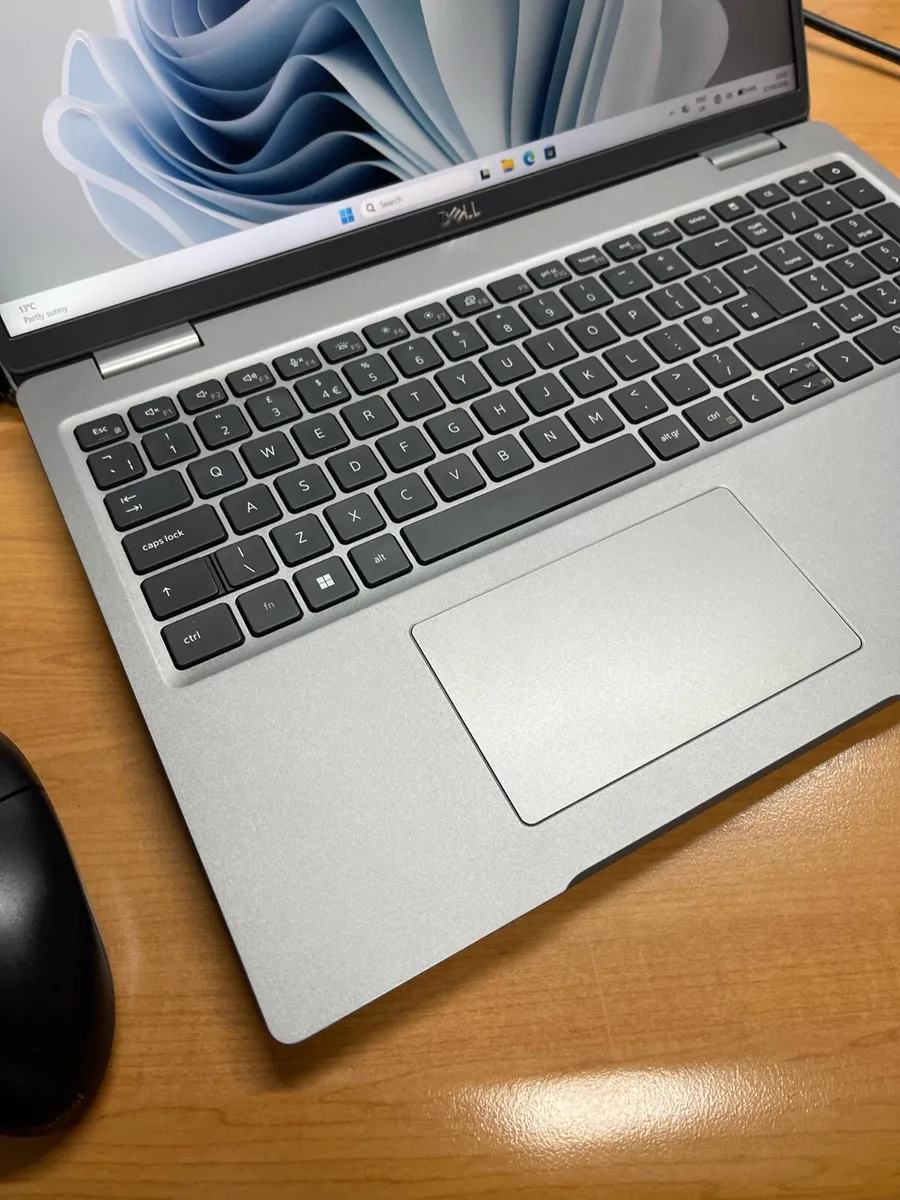 Dell latitude 5530 i5 processor 8/256 - Image 3