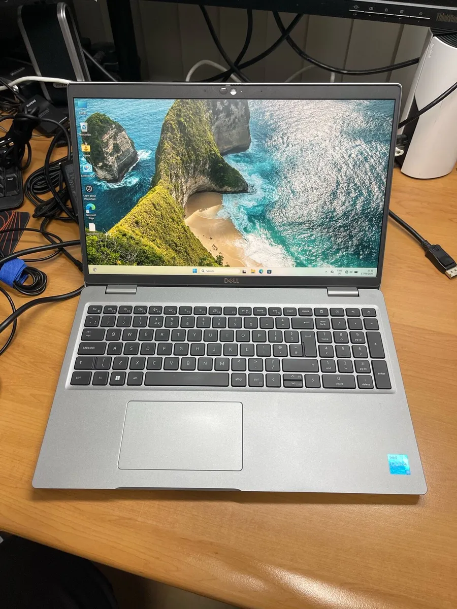 Dell laptop i5 pro 12gen 16/256 win 11 - Image 1