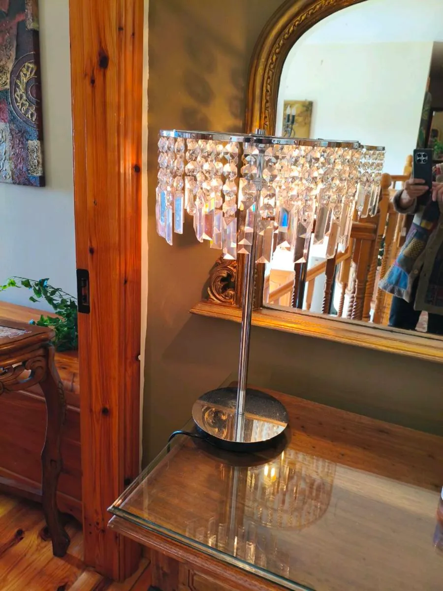 Beautiful chandelier side table lamp stunning - Image 1