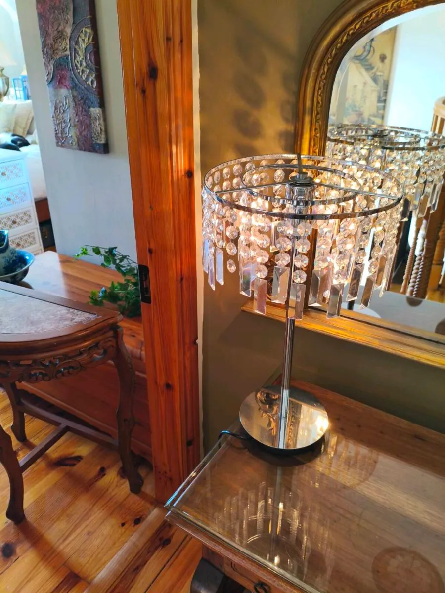 Beautiful chandelier side table lamp stunning - Image 2