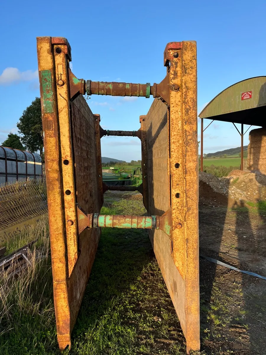 Trench box - Image 1