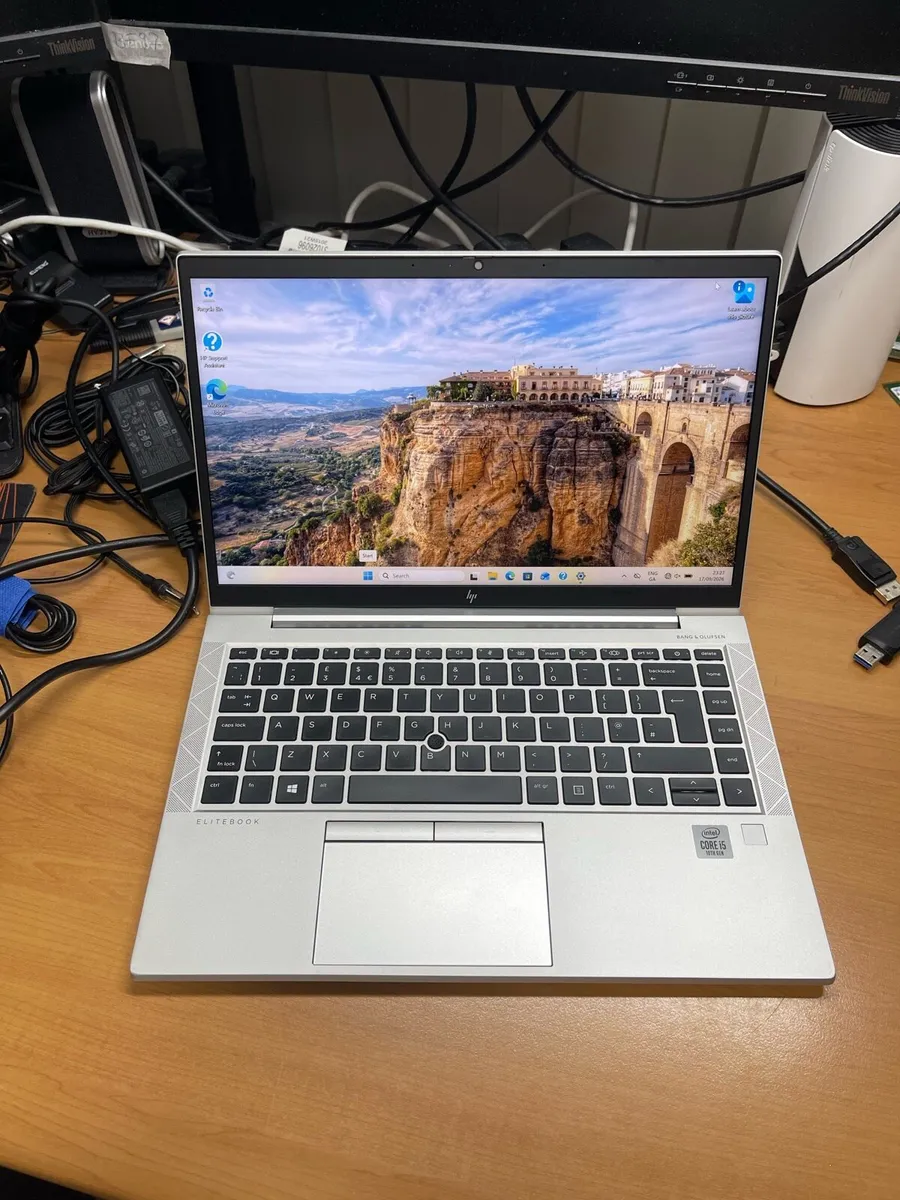 HP laptop i5 pro 16/256 win 11 pro - Image 1