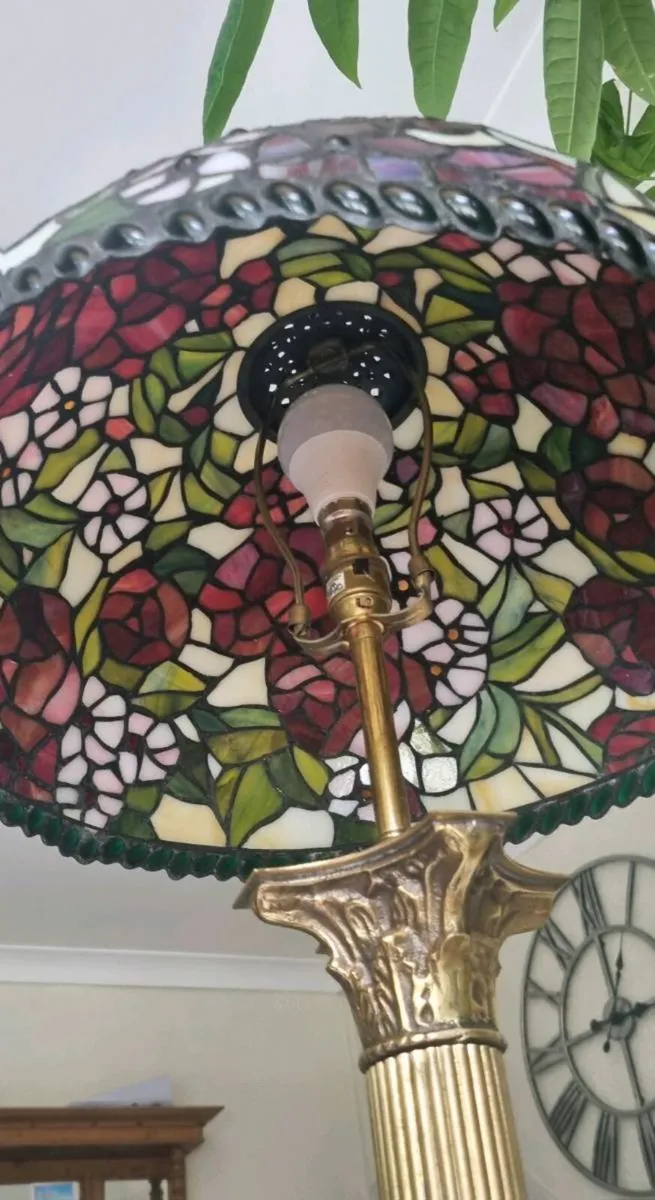 FANTASTIC TIFFANY GLASS LOTUS TALL LAMP - Image 4