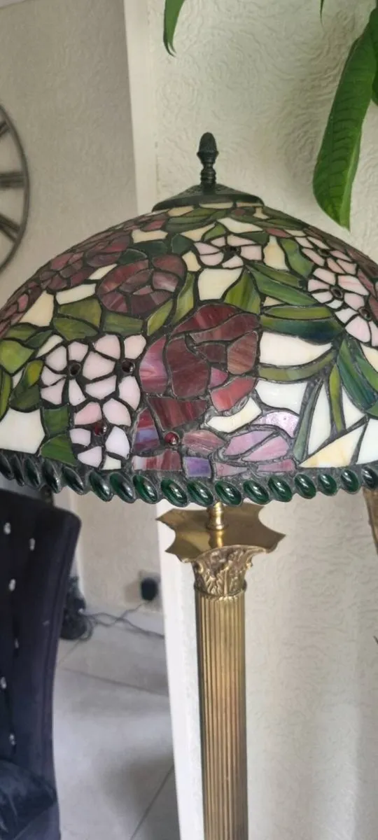 FANTASTIC TIFFANY GLASS LOTUS TALL LAMP - Image 2