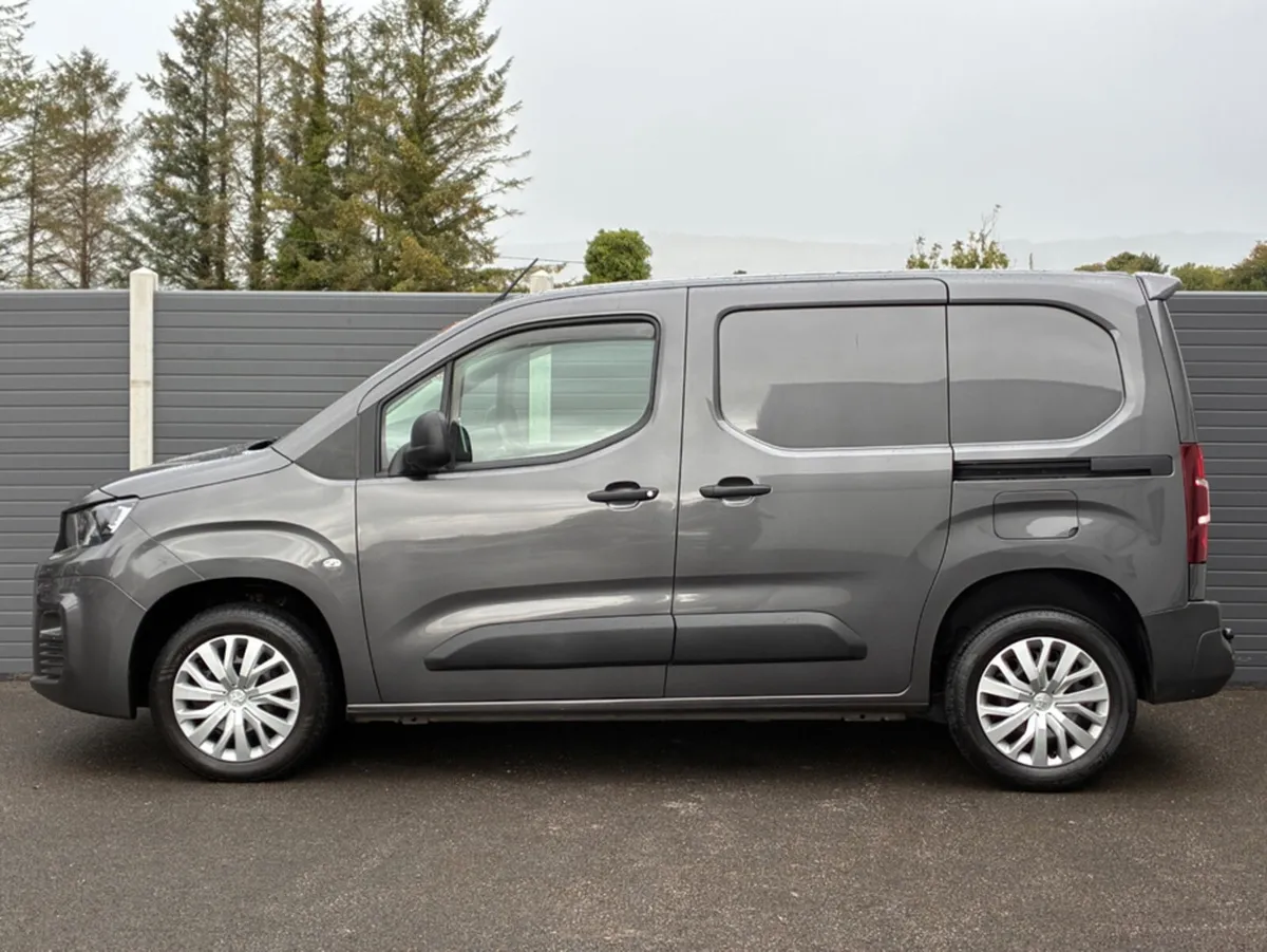 Peugeot Partner PROFESSIONAL PLUS 1.5 - Image 3
