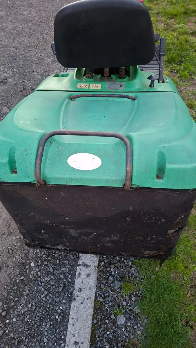 Ride on mower - Image 2