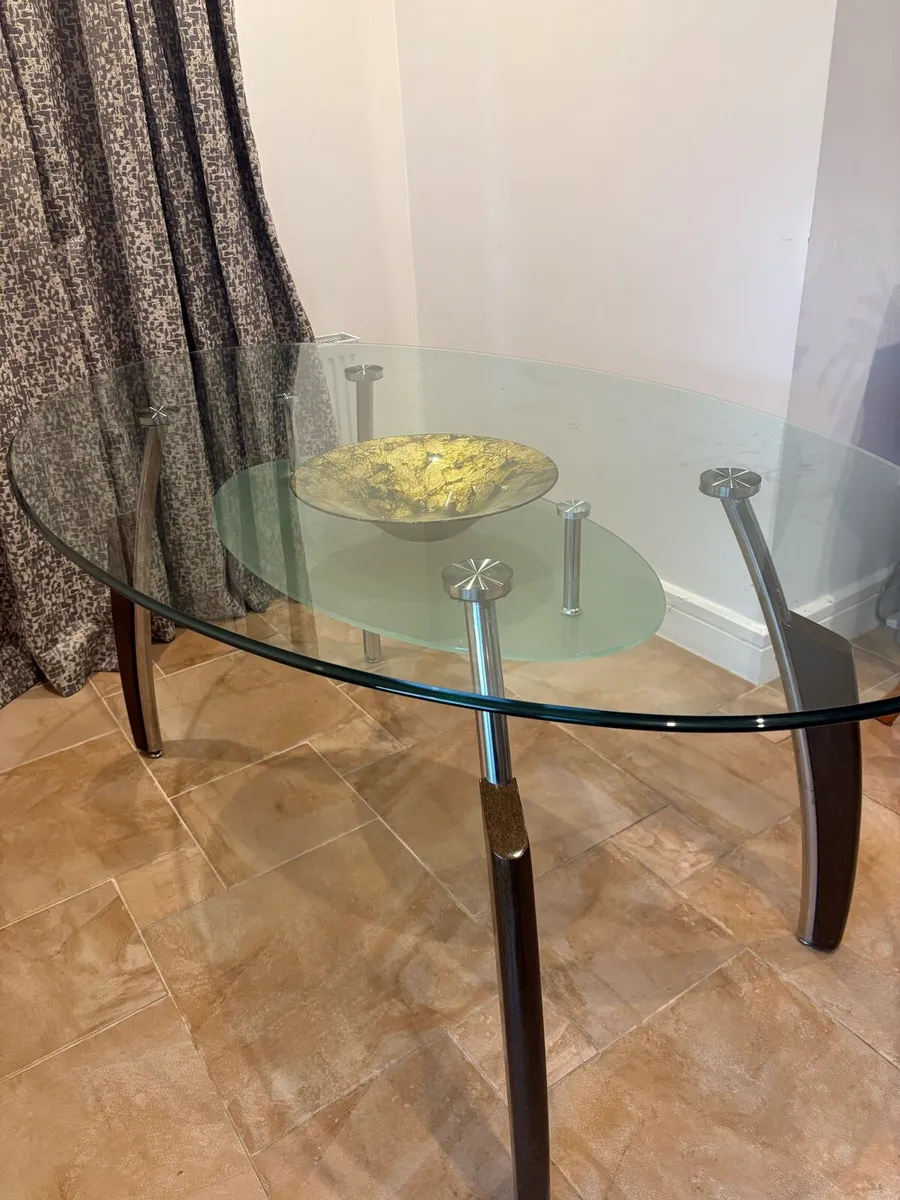 Dining table and chairs - Image 1