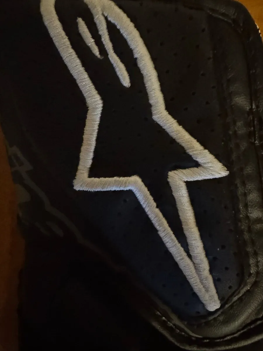 Alpinestars SP-8 V3 gloves - Image 4