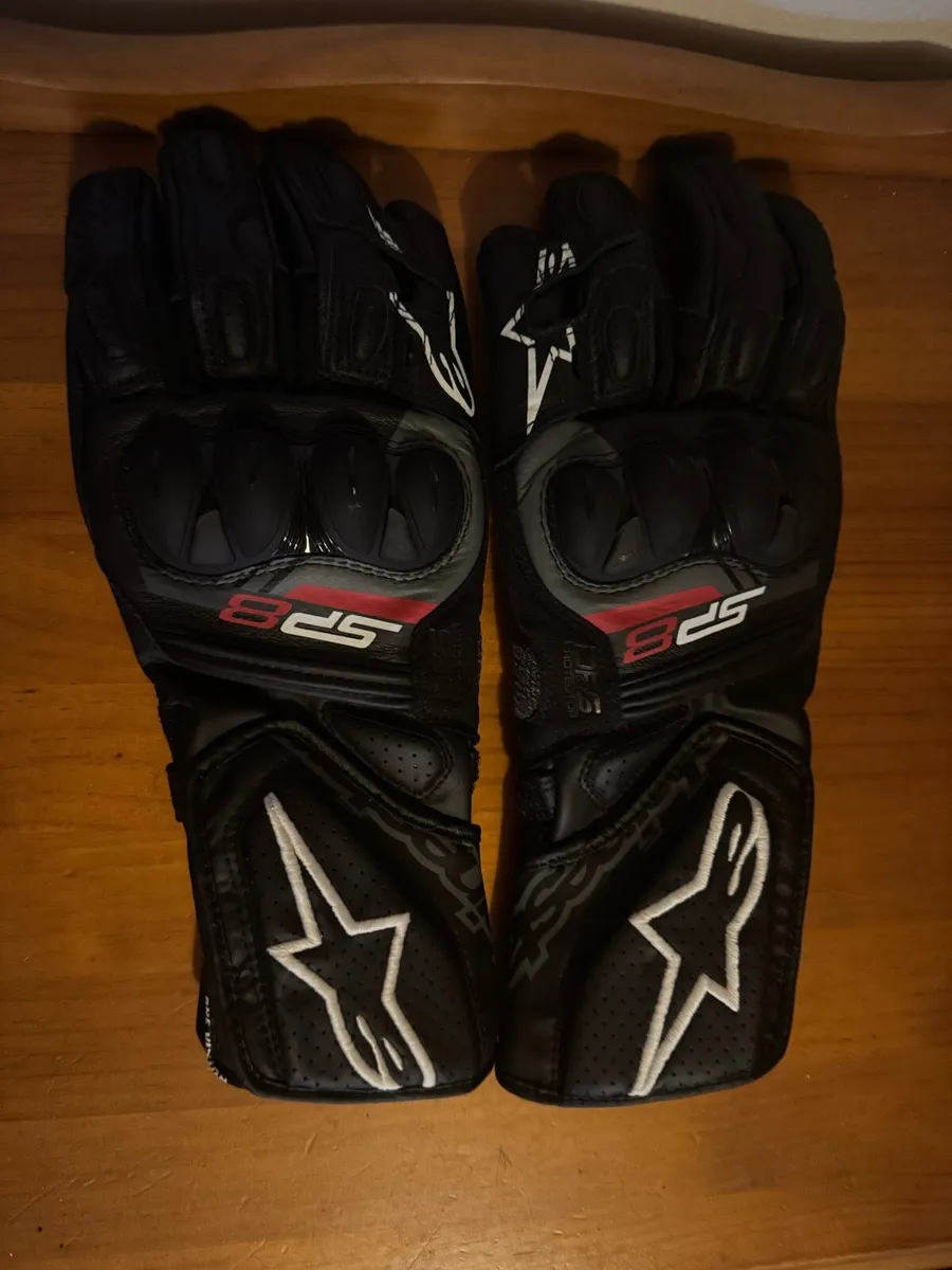 Alpinestars SP-8 V3 gloves - Image 1