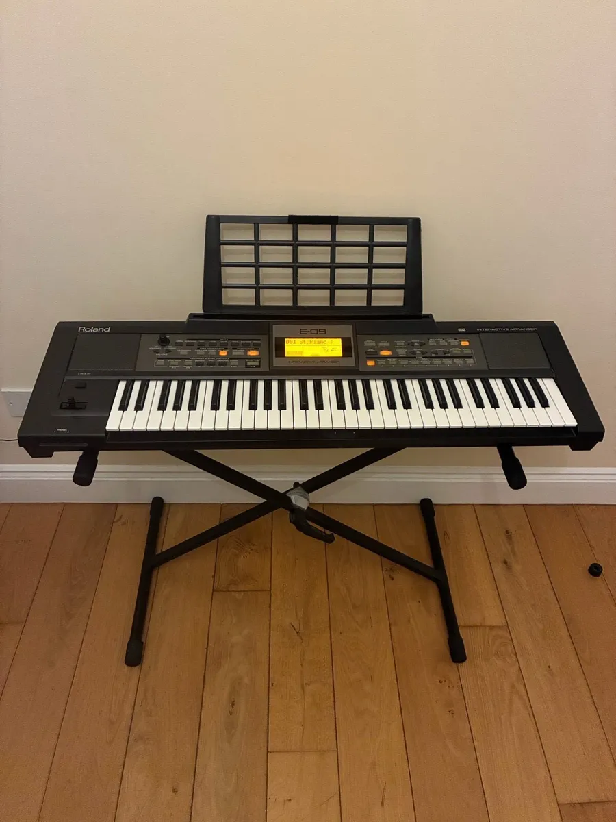 Roland E09 Interactive Keyboard & Stand - Image 4