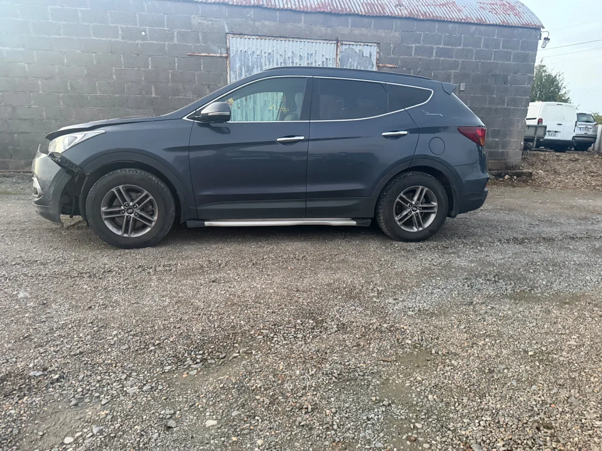 2007 in Hyundai Santa Fe seven seater - Image 2