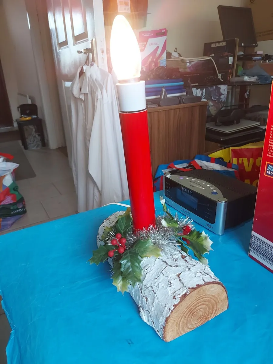 CHRISTMAS LOG CANDLE with BULB - Image 2