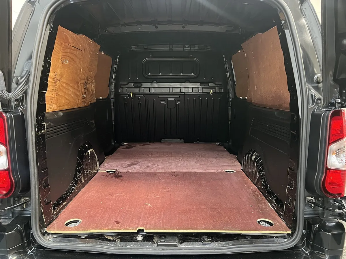 2023 Vauxhall Combo Panel Van - Image 2