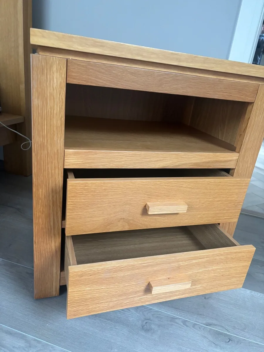 Oak Bed & Bedside Lockers - Image 2