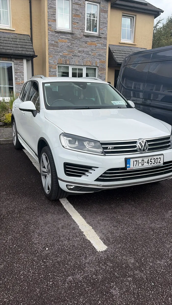 Volkswagen Touareg 3.0 TDI V6 R LINE N1 - Image 1
