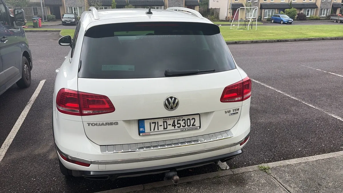 Volkswagen Touareg 3.0 TDI V6 R LINE N1 - Image 2