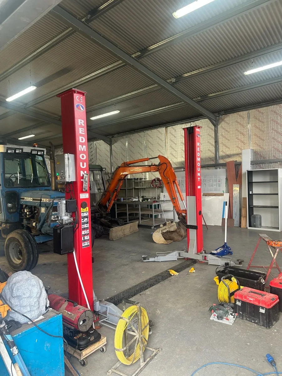 4 Tonne RedMount 2-post vehicle lift - Image 3