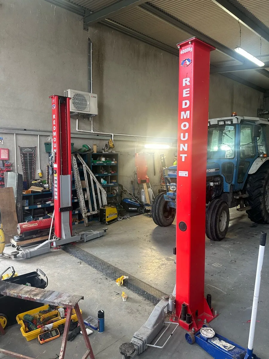 4 Tonne RedMount 2-post vehicle lift - Image 1