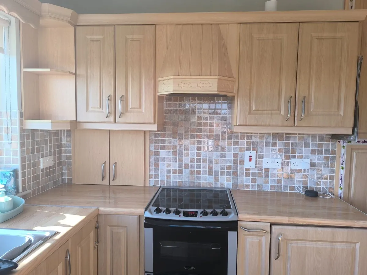 Kitchen units - Image 1