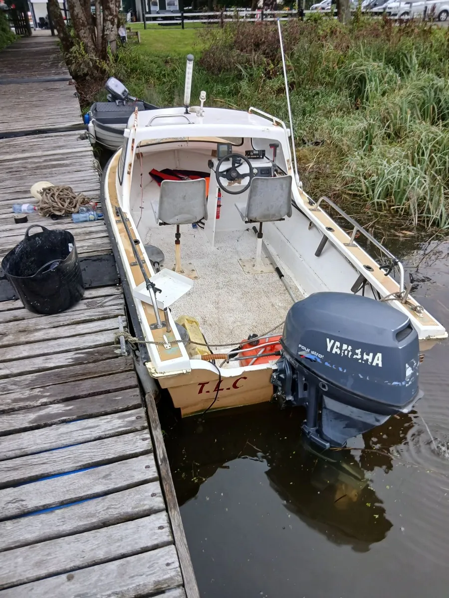 Fishing boat - Image 4