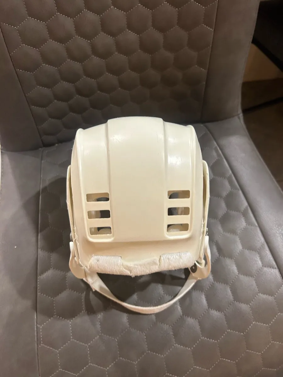White junior cooper helmet - Image 3