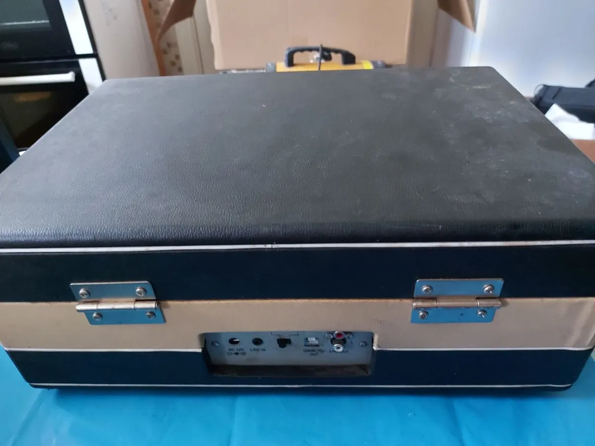 Steepletone AM-FM Radio & Record Player in Case - Image 3