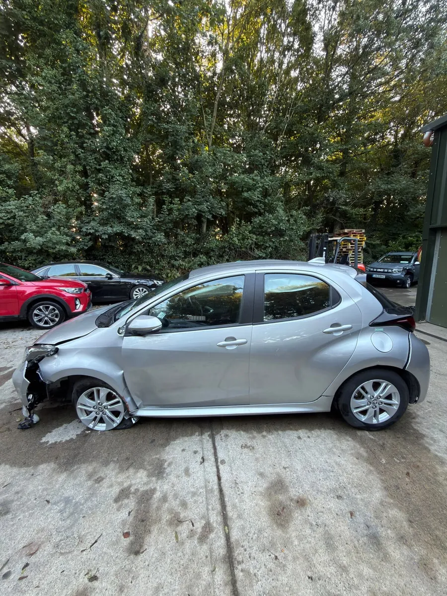2023 Toyota Yaris Hyrbid - Image 4