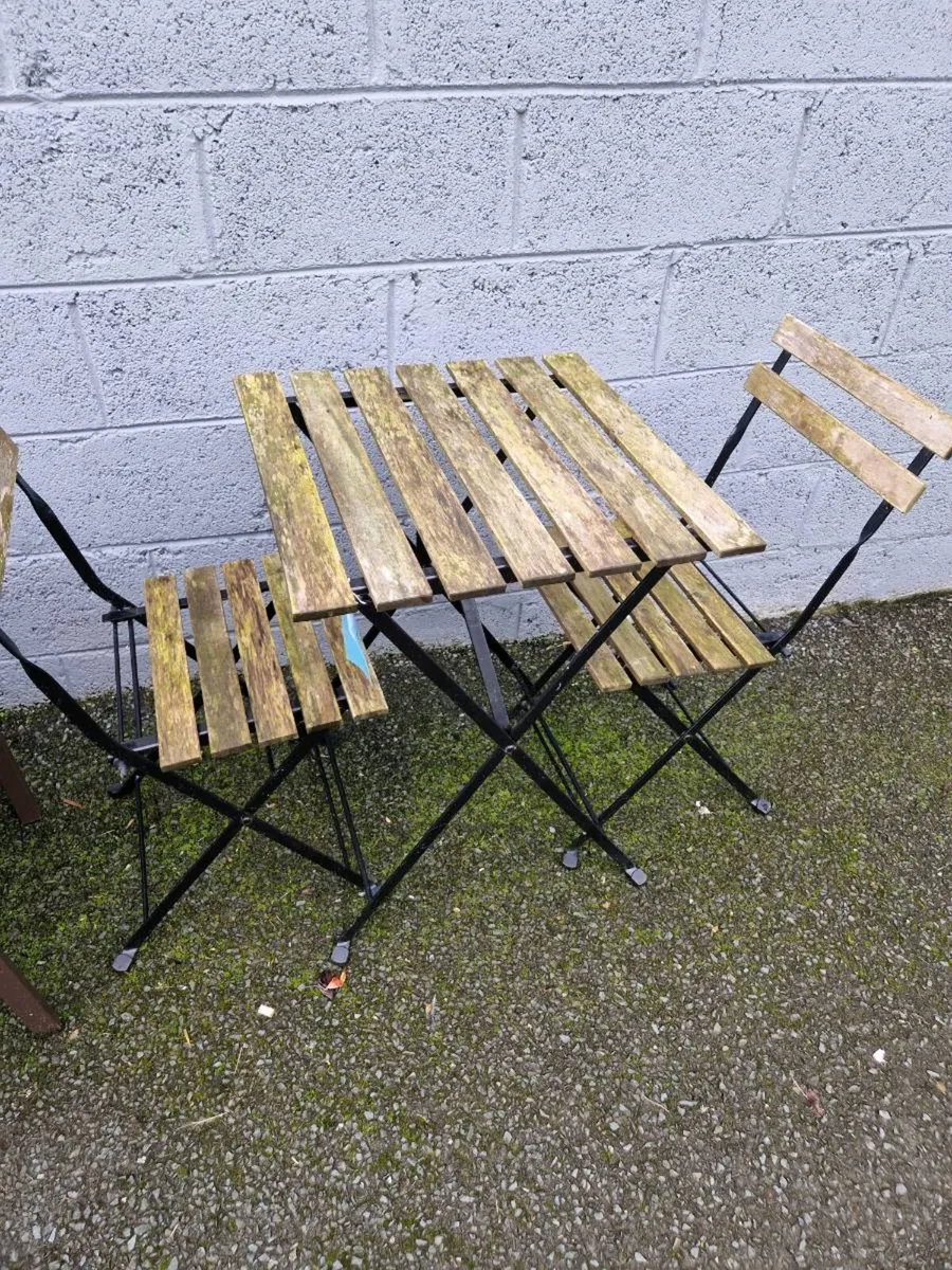 Patio table& 2 chairs