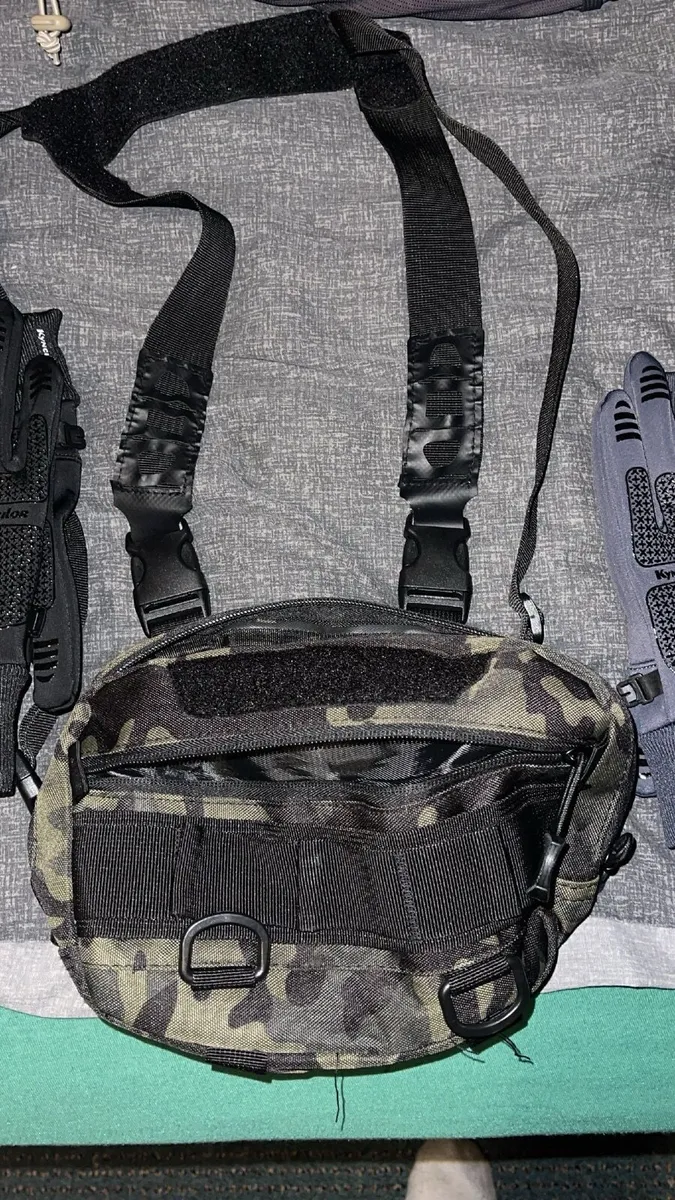 Fishing bags/gloves - Image 4