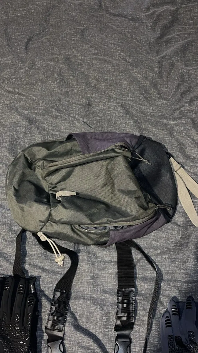 Fishing bags/gloves - Image 2
