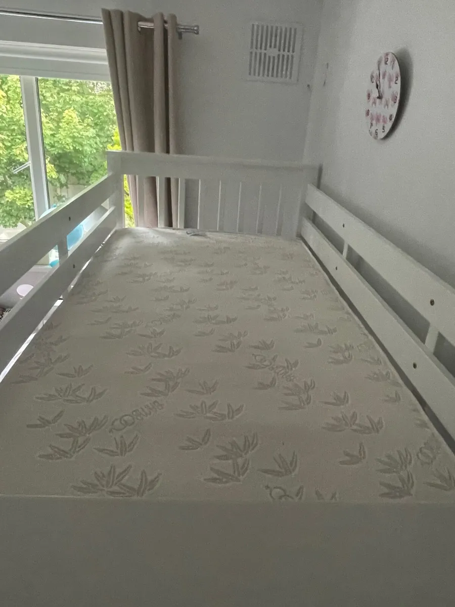 Single child’s bed - Image 1