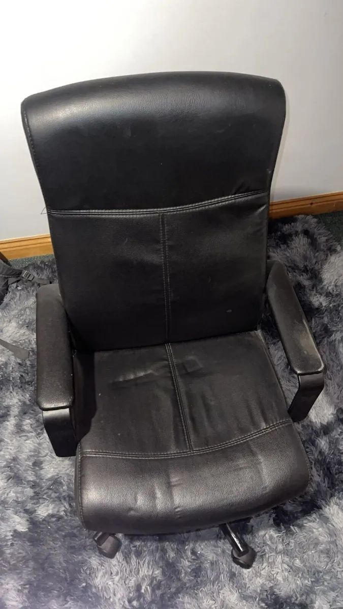 Office chair - Image 1