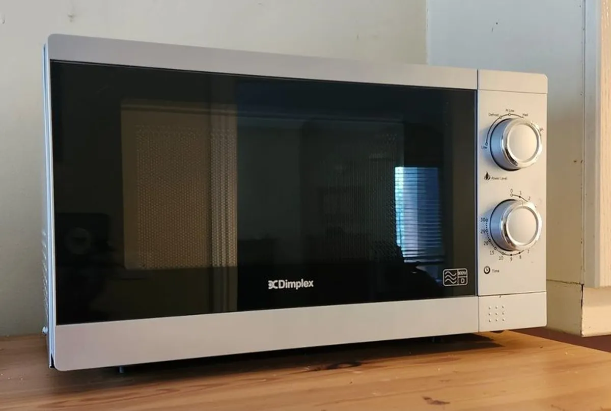 microwave Dimplex 20L Freestanding Silver Microwave (800W) Perfect Condition - Image 1