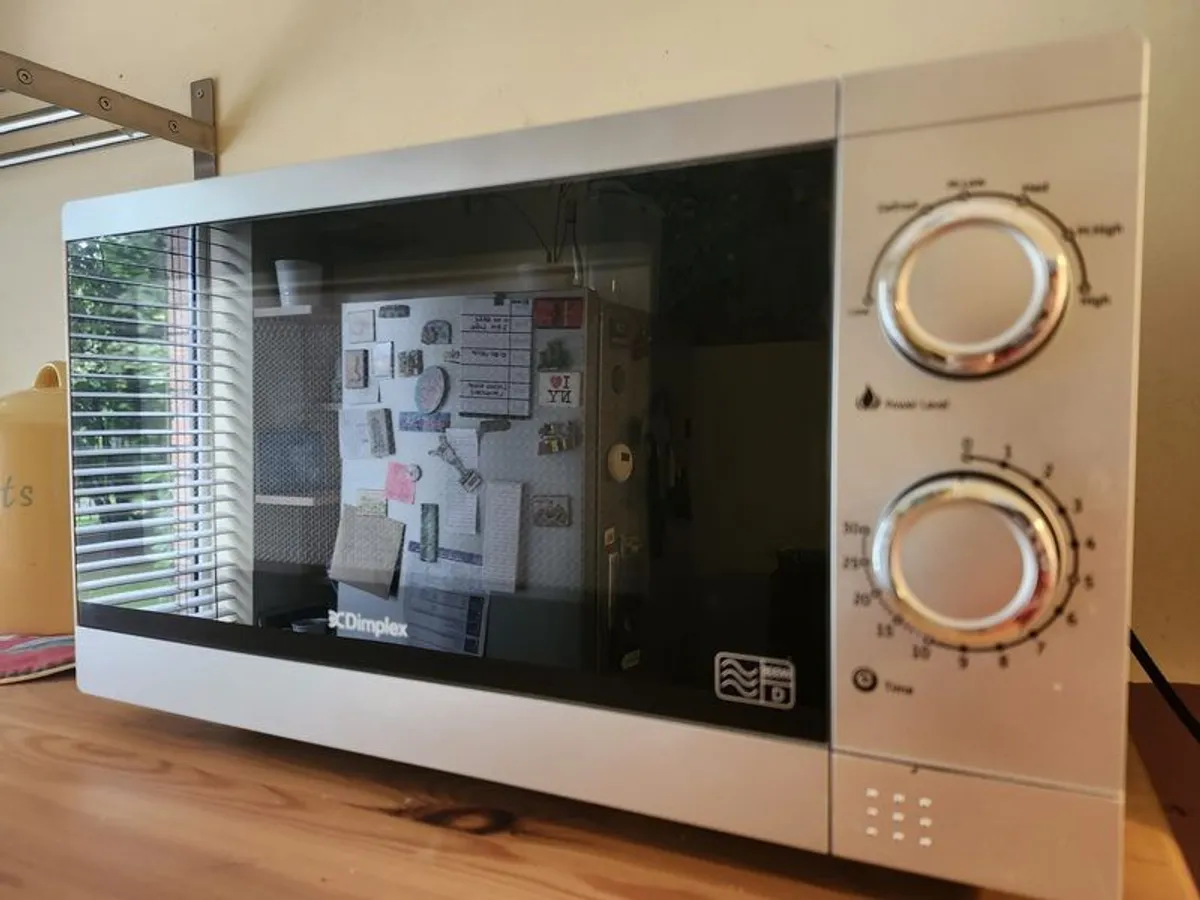 microwave Dimplex 20L Freestanding Silver Microwave (800W) Perfect Condition - Image 3