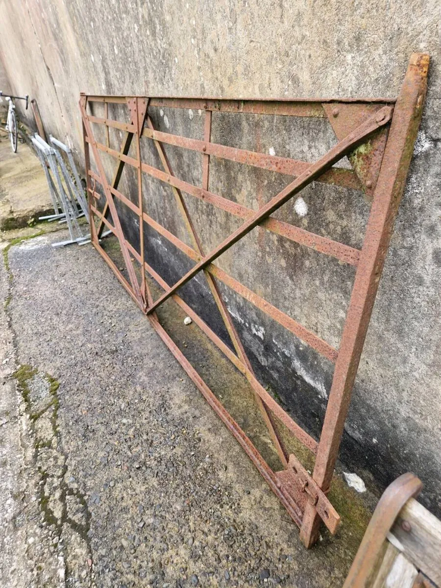 Forged 10ft railway iron gate - Image 2