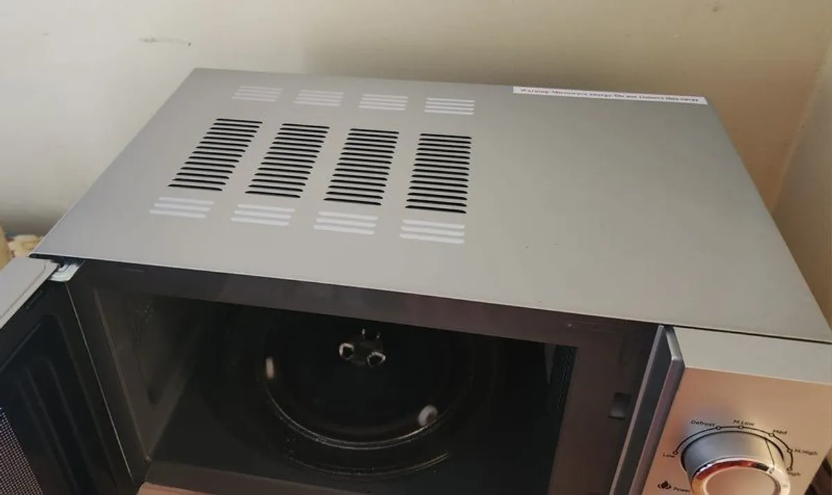 microwave Dimplex 20L Freestanding Silver Microwave (800W) Perfect Condition - Image 4