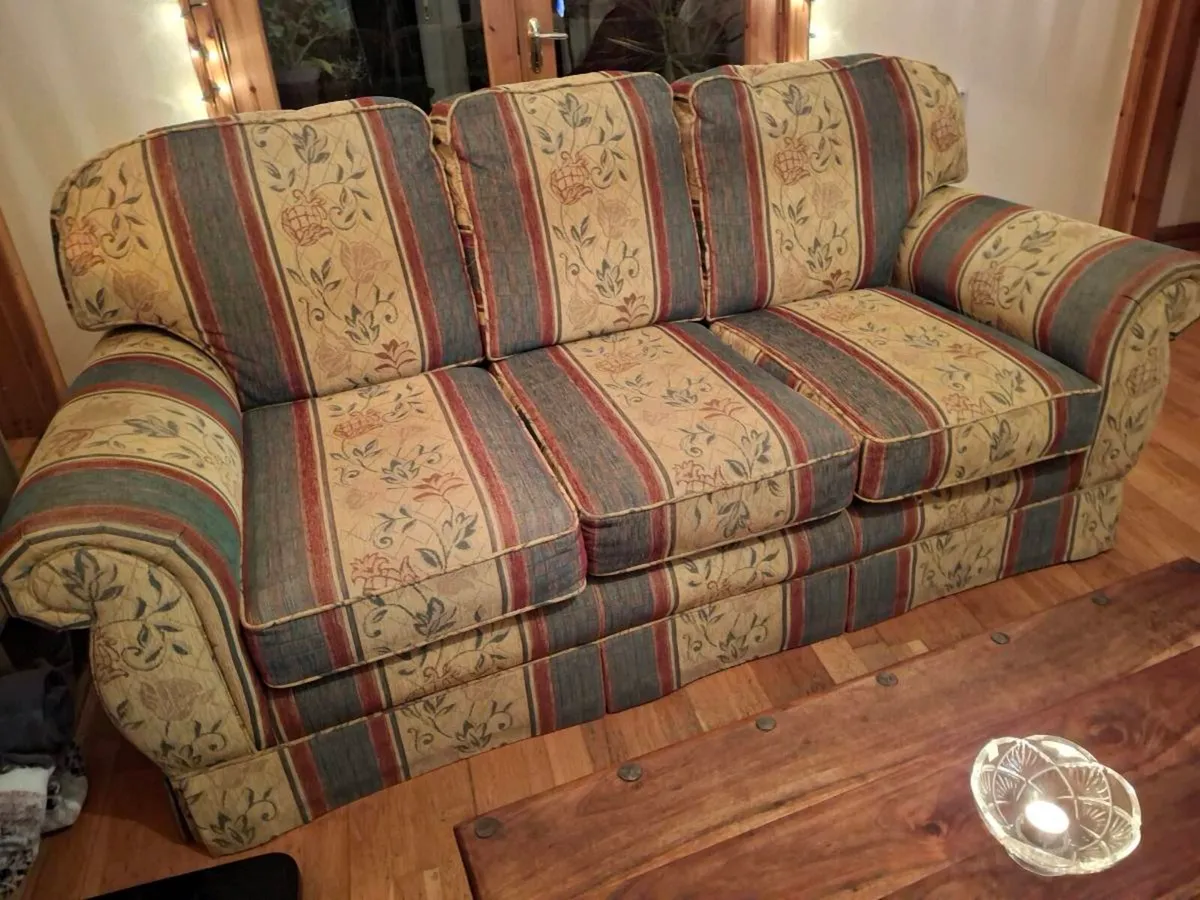 Couch 3 1 1 great condition only cleaned. Comfy. - Image 2