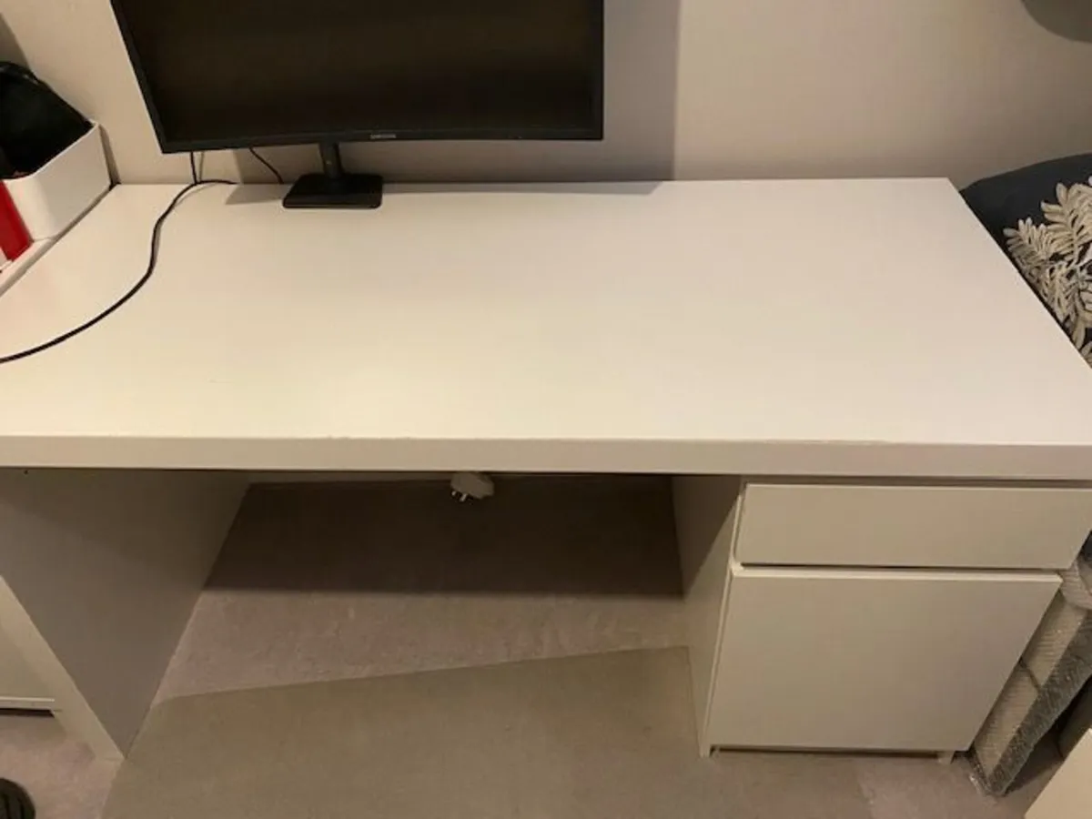 Desk - Ikea Malm - Image 1